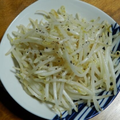 てんこ盛りw一気食いwひげ根を取ってあるのを買って来て作った♪美味しい～！岩塩代用です（謝）❤・・❤レモンを絞りかけた♪オリーブ油ともスゴく合うネ！ご馳走様～♪